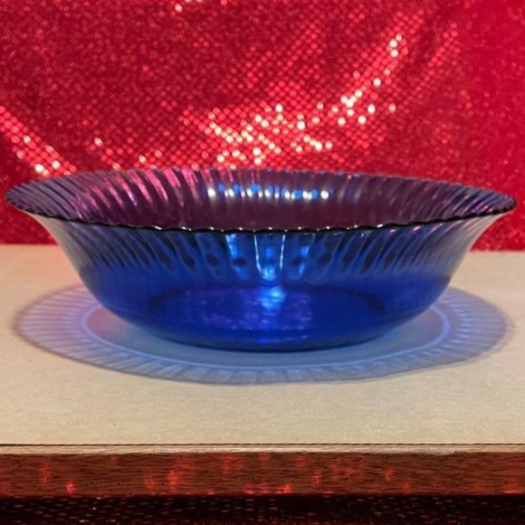 GORGEOUS COLOREX SCALLOPED / FLUTED 9 1/2" SERVING BOWL COBALT BLUE DISH BRAZIL - Picture 3 of 9